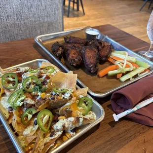 Nachos (Happy Hour), Smoked Wings