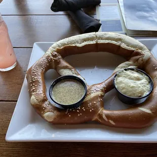 Wood Stone Pretzel