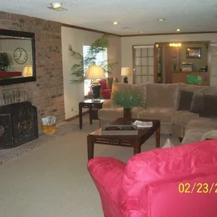 Olde English Manor-clubhouse