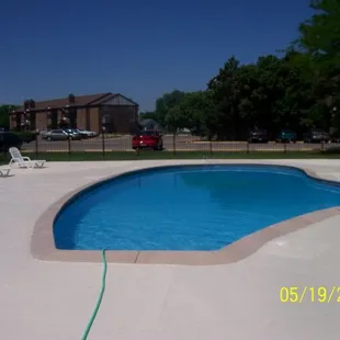 Olde English Manor-pool