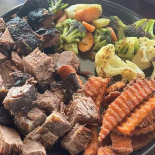 Burnt ends, sweet potato fries and grilled veggies!