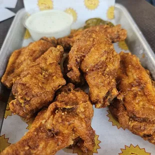 food, fried chicken wings, poultry, bbq wings, chicken wings, fried chicken, bbq chicken, chicken wings and fried chicken, chicken