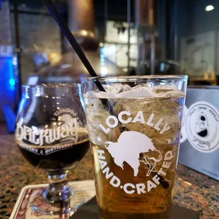 a pint glass with ice