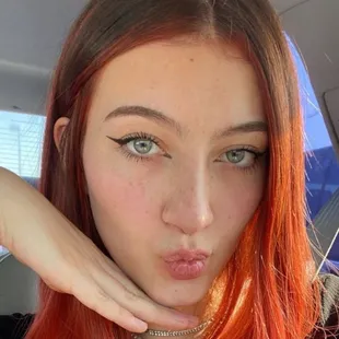 Clienta satisfecha con sus resultados. 
Copper hair color