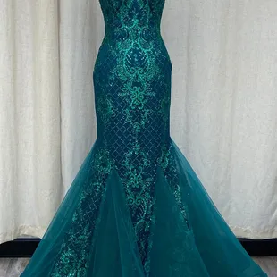 Mermaid prom dress. color peacock