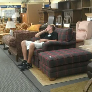 Some people just can really get bored shopping  zzzzzzzzzz...