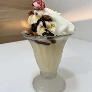 Tin roof sundae