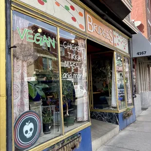 the outside of the restaurant