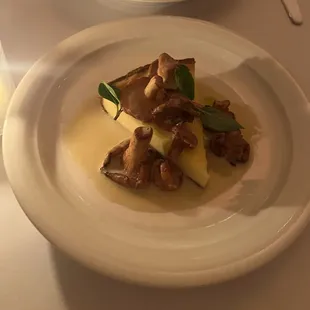 Comte tart with chanterelle