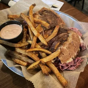 Reuben with 1000 island on the side