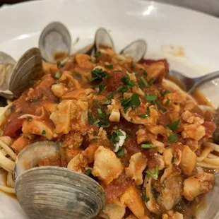 a plate of pasta with clams