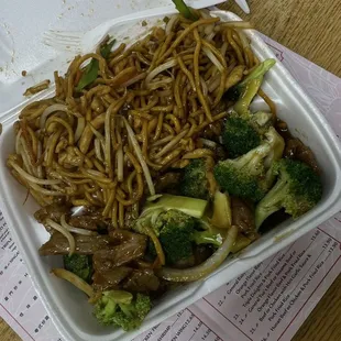 Chicken lo mein and Beef with Broccoli