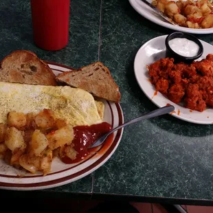 Bof a dem. Cheese omelet with home fries and raisin toast, boneless buffalo tenders. Mmmmm, mmmmm!