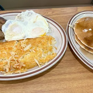 2 Eggs, Sausage, Hasbrowns, pancakes.