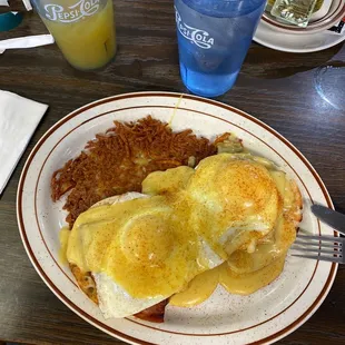 Eggs Benedict and crispy hash browns