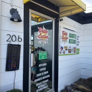 Brillo Latino entrance
