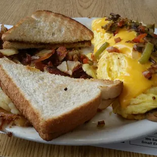 Veggie omelette with hash browns