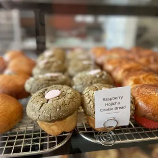 Raspberry Hojicha Cookie Bread