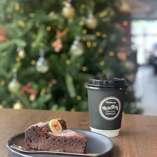 Flourless chocolate cake with cappuccino