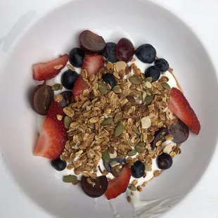 Yogurt, fruit and granola