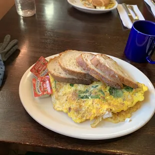 Omelet with spinach and feta cheese