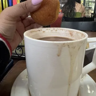 Buñuelo y chocolate!