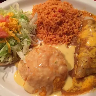 Alex&apos;s Plato-Beef Enchilada and Bean Tostada