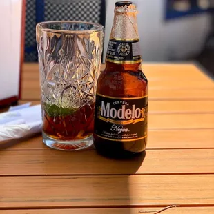 Negra Modelo $5