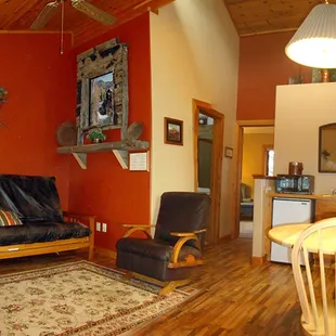 1 Bedroom Cabin Suite Columbine - Living Area