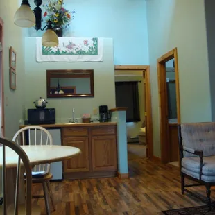 1 Bedroom Cabin Suite Columbine - Kitchen Area