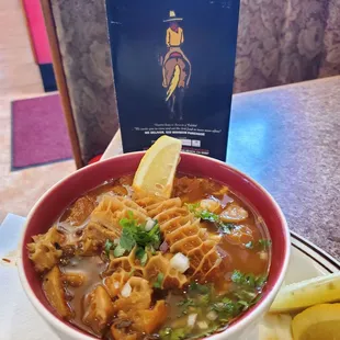 Rico Menudo Carne de calidad y muy buenos ingredientes  todos los días disponible en el menú
