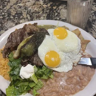 Asada Chilaquiles con Huevos