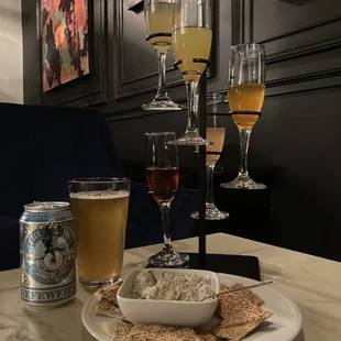 Mimosa flight, Hefeweizen and fish dip