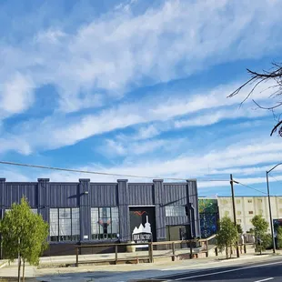 Brix Brewery - Mandella Parkway West Oakland November 18, 2024 2pm Before they opened on a nice sunny day.