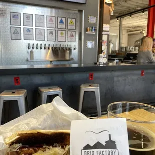 All beef hot dog L. 7, R. &quot;rock fall&quot; porter (6)