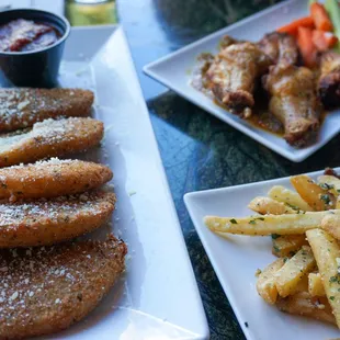 Garlic fries, fried mozzarella and wings