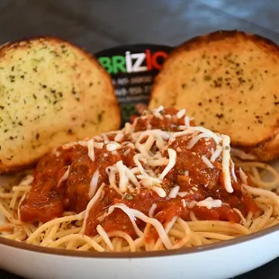 Spaghetti with Meatballs and Garlic Bread