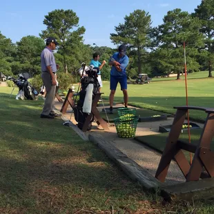 Club pro proving driving lesson at range
