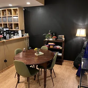 The family table expands to accommodate 10 or more people for special events or small gatherings.