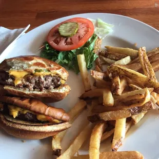 Regular cheeseburger with fries