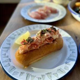 Lobster Roll Chilled w/ mayo + caviar