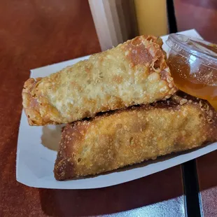 Mac and Cheese Egg Roll