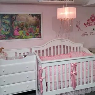Beautiful Jayde crib with Gypsie tulle bedding