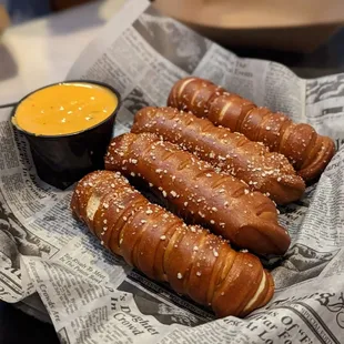 Pretzels and cheese