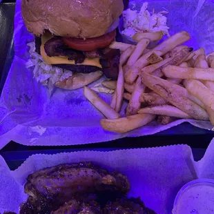 Jalapeños Jalapeno Bacon Cheeseburger, Hot Wings