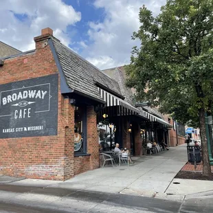 Location, outside seating, Broadway street view