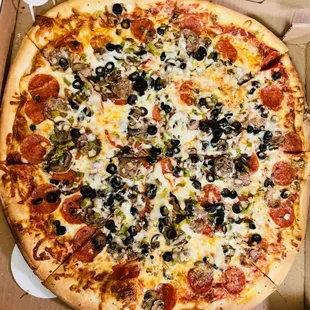 XL Deluxe Craft Pizza