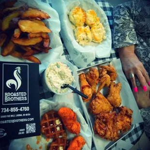 food, chicken wings and fried chicken