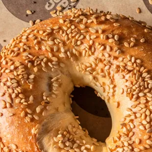 a bagel with sesame seeds on top