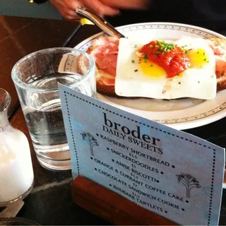 Broder Breakfast Sandwich